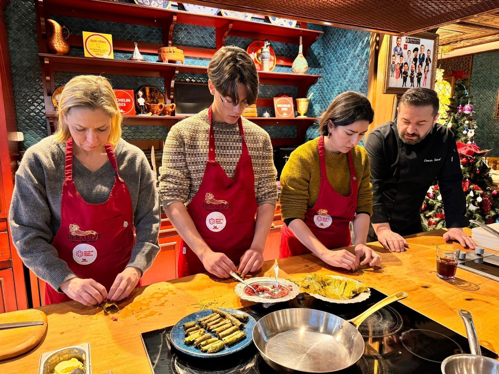 Özel Topkapı Sarayı Turu ve Deraliye Restoran'da Osmanlı Aşçılık Dersi
