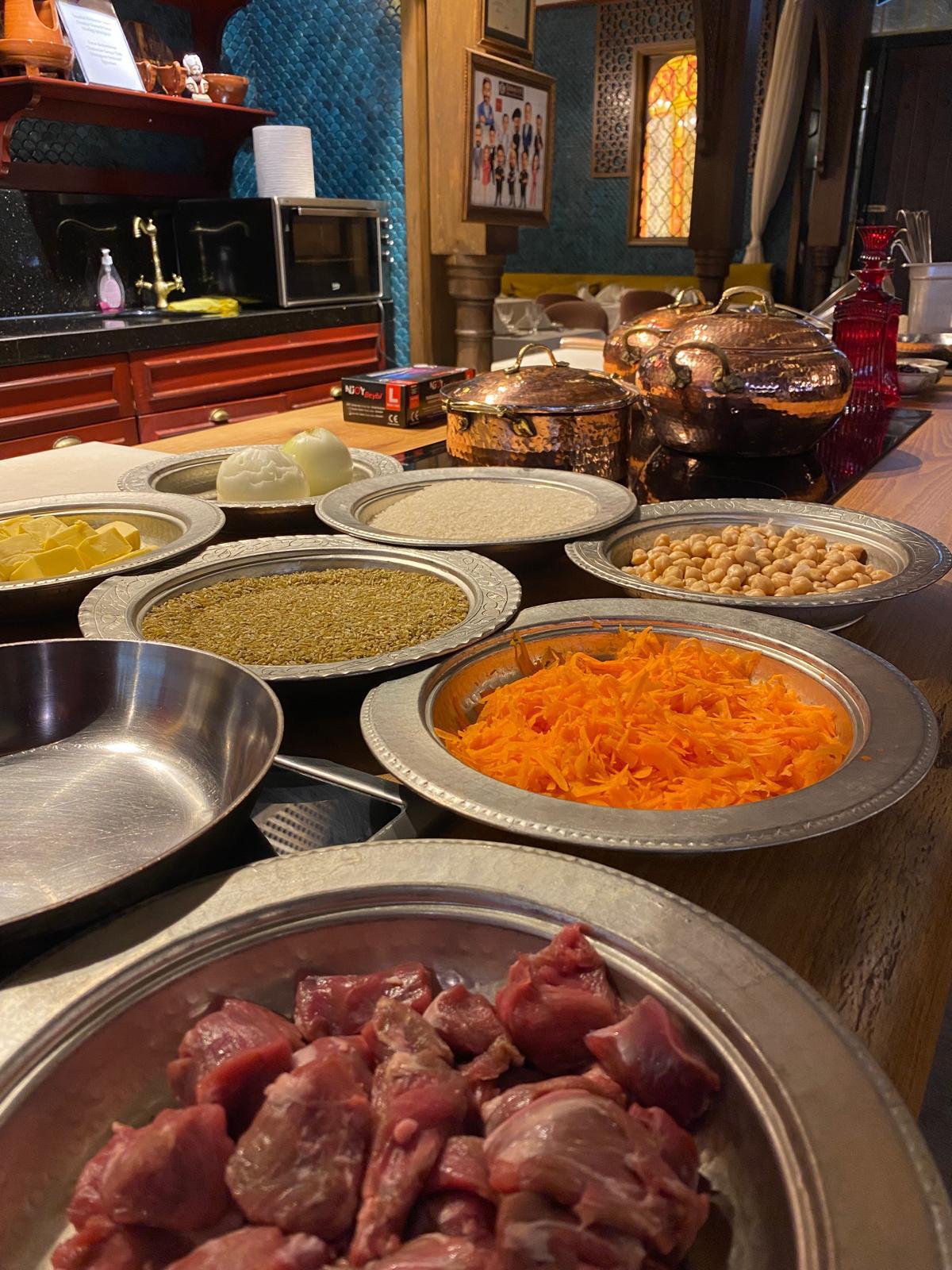 Özel Topkapı Sarayı Turu ve Deraliye Restoran'da Osmanlı Aşçılık Dersi